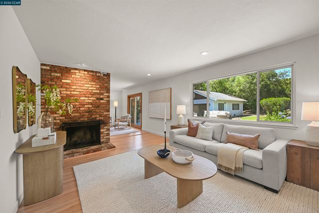 3165 Padre St, Lafayette, CA 94549