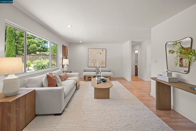 3165 Padre St, Lafayette, CA 94549