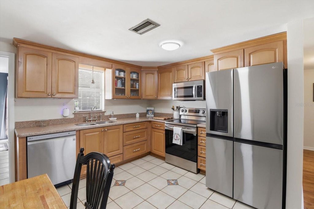 Image 14 of property listing at 455 S CAMELLIA AVENUE, Crystal River, FL 34429