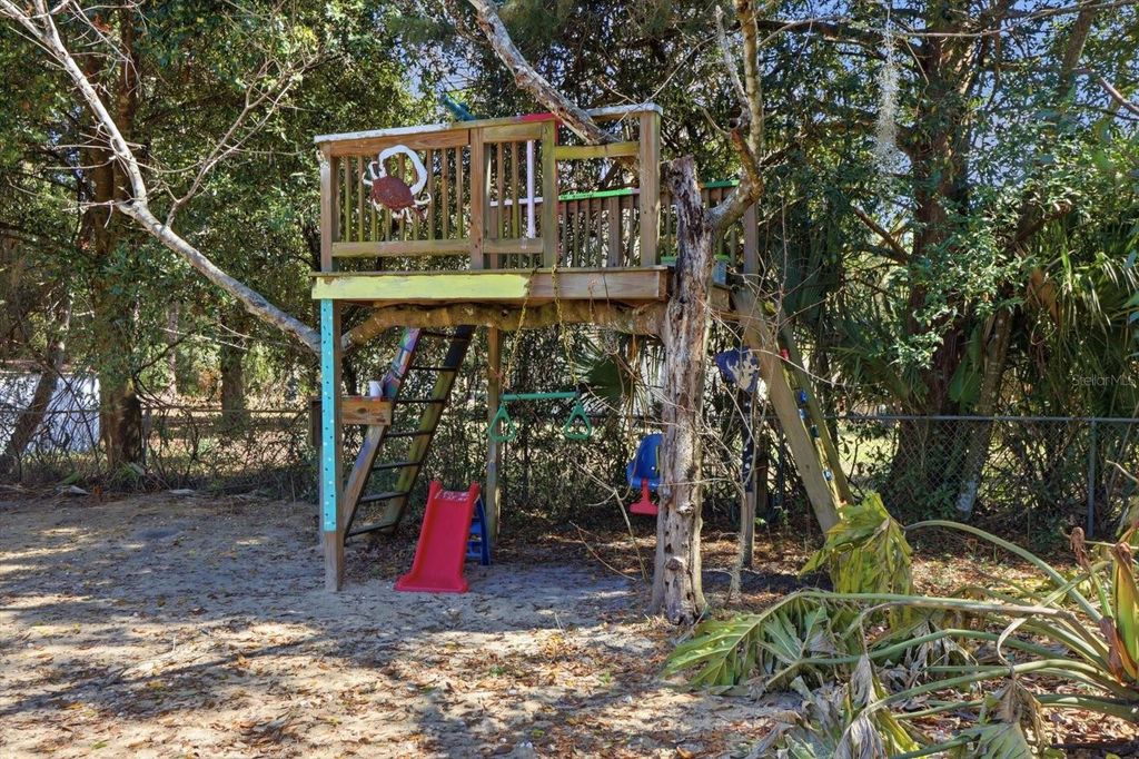 Image 33 of property listing at 455 S CAMELLIA AVENUE, Crystal River, FL 34429