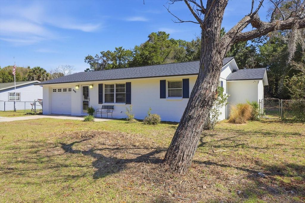 Image 6 of property listing at 455 S CAMELLIA AVENUE, Crystal River, FL 34429