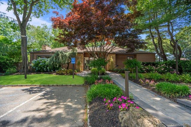 97 Northgate Circle, Melville, NY 11747