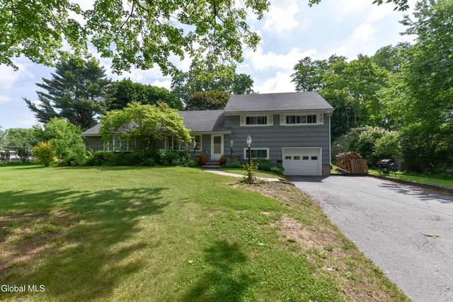 10 Eastland Avenue, Gloversville, NY 12078