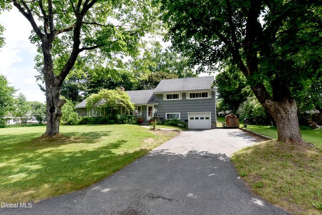 10 Eastland Avenue, Gloversville, NY 12078