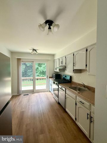 7881 WINTERCRESS LN, Springfield, VA 22152