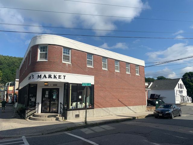 19 Woodmans Lane, Peterborough, NH 03458