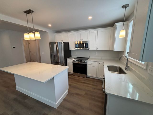 19 Woodmans Lane, Peterborough, NH 03458