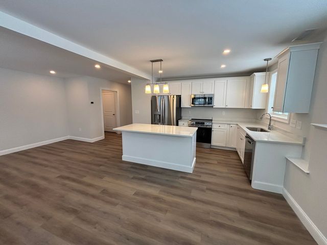 19 Woodmans Lane, Peterborough, NH 03458