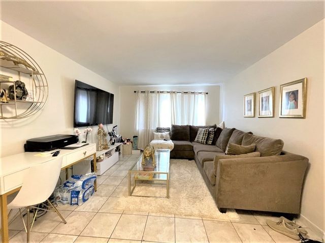 17 Carey Ave G3, Watertown, MA 02472