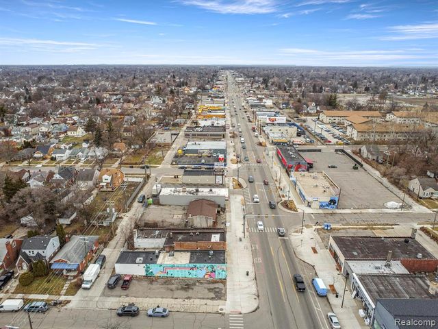 16815 W Warren Avenue, Detroit, MI 48228