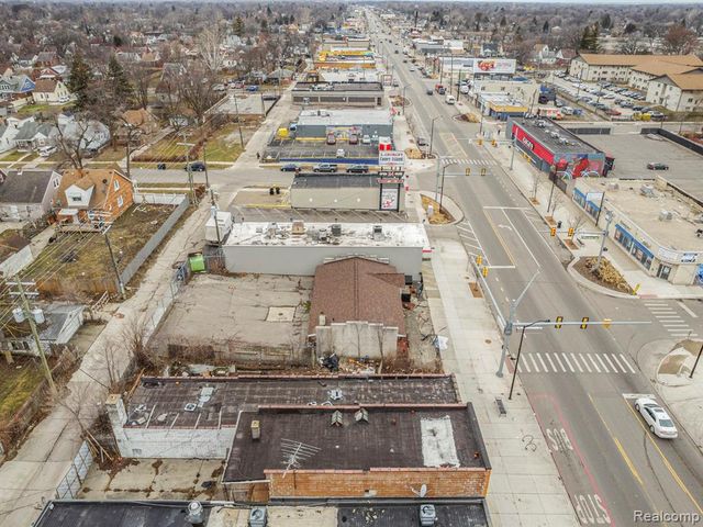 16815 W Warren Avenue, Detroit, MI 48228