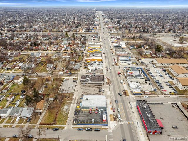 16815 W Warren Avenue, Detroit, MI 48228