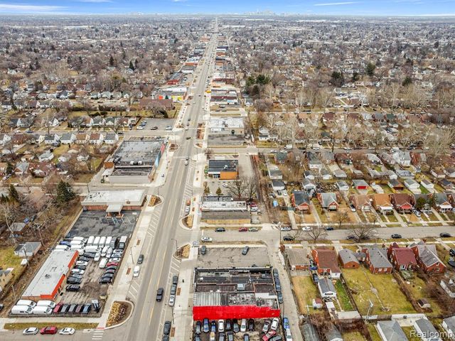 16815 W Warren Avenue, Detroit, MI 48228