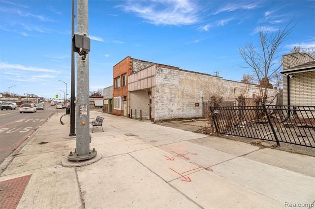 16815 W Warren Avenue, Detroit, MI 48228