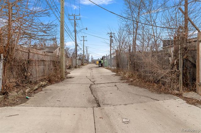 16815 W Warren Avenue, Detroit, MI 48228