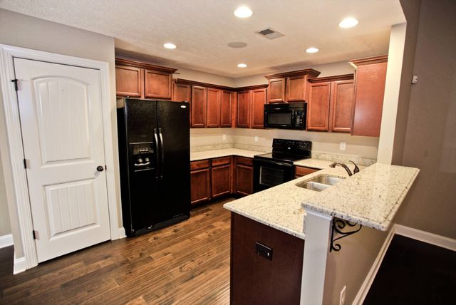 717 Elm St, Clarksville, TN 37040