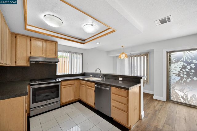 1026 Burnham Dr, Pittsburg, CA 94565