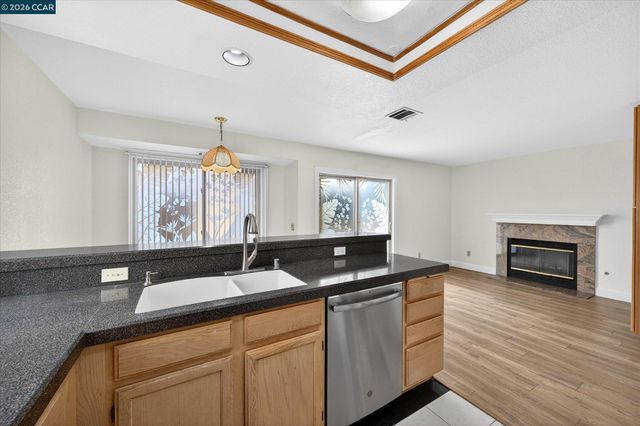 1026 Burnham Dr, Pittsburg, CA 94565