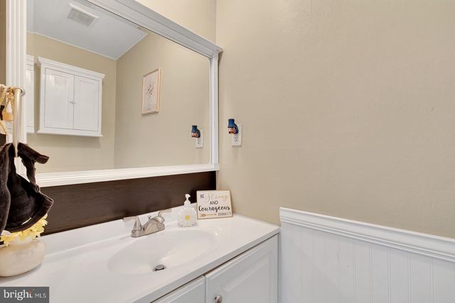 2 HARRINGTON CIR, Willingborough, NJ 08046