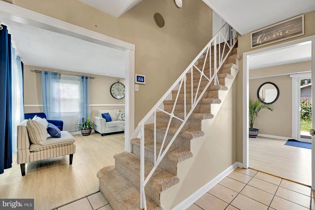 2 HARRINGTON CIR, Willingborough, NJ 08046
