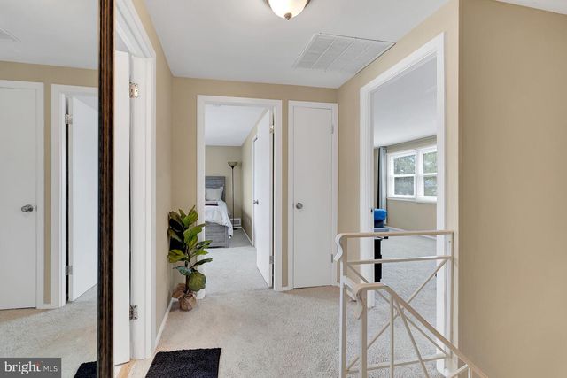 2 HARRINGTON CIR, Willingborough, NJ 08046
