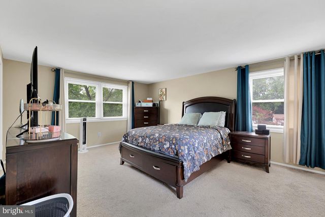 2 HARRINGTON CIR, Willingborough, NJ 08046