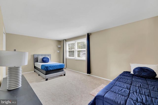 2 HARRINGTON CIR, Willingborough, NJ 08046