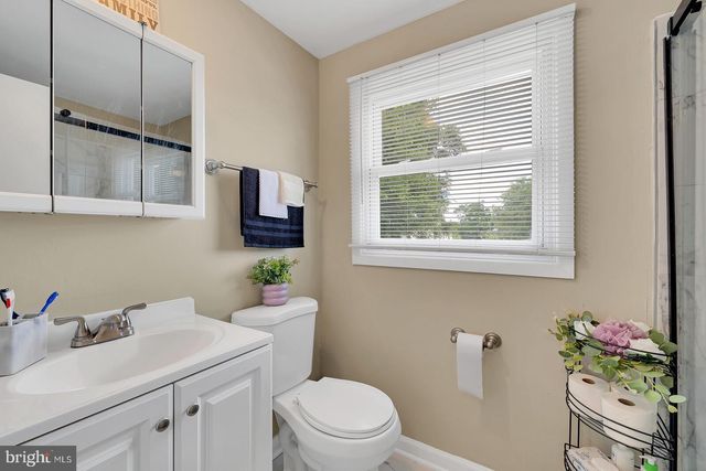 2 HARRINGTON CIR, Willingborough, NJ 08046