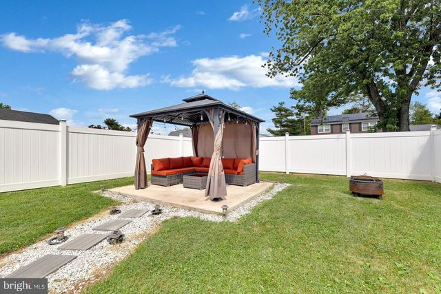 2 HARRINGTON CIR, Willingborough, NJ 08046