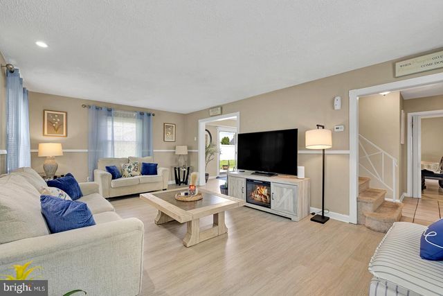 2 HARRINGTON CIR, Willingborough, NJ 08046