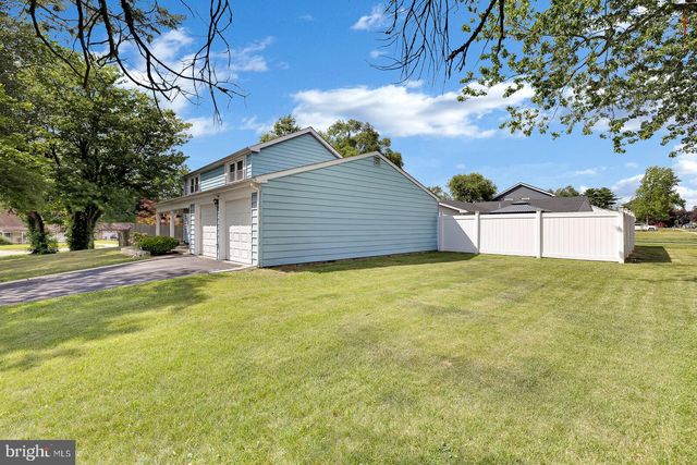2 HARRINGTON CIR, Willingborough, NJ 08046