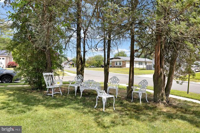 2 HARRINGTON CIR, Willingborough, NJ 08046