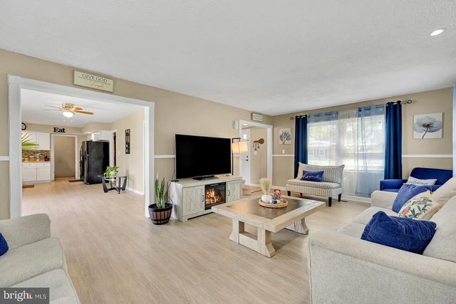 2 HARRINGTON CIR, Willingborough, NJ 08046