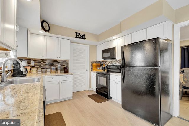 2 HARRINGTON CIR, Willingborough, NJ 08046