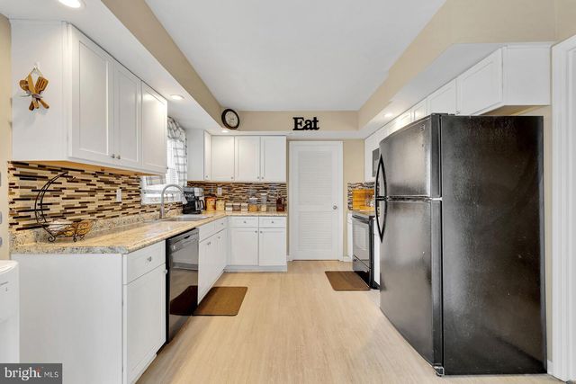 2 HARRINGTON CIR, Willingborough, NJ 08046