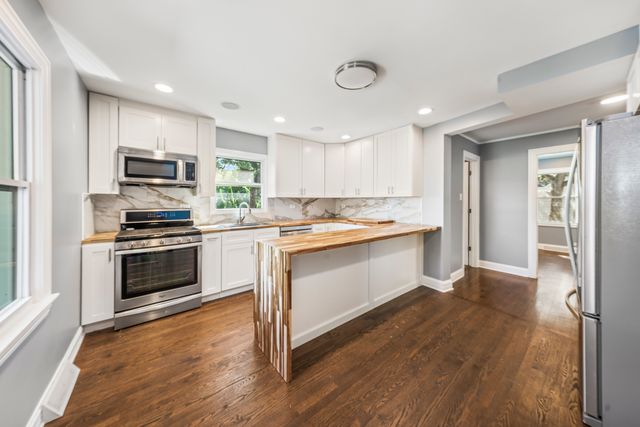 9725 Normandy Avenue, Oak Lawn, IL 60453