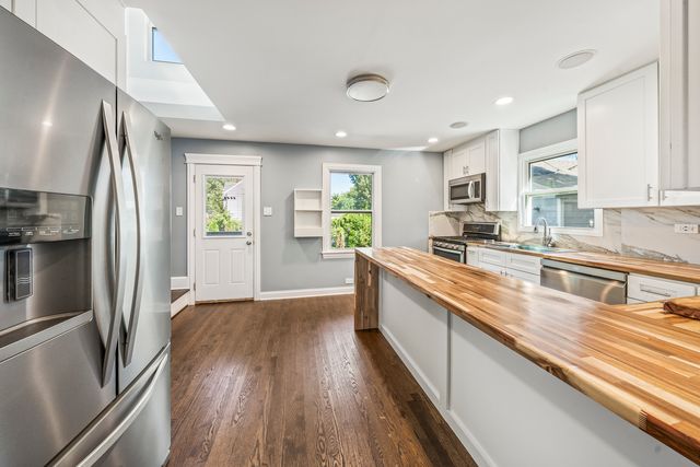 9725 Normandy Avenue, Oak Lawn, IL 60453