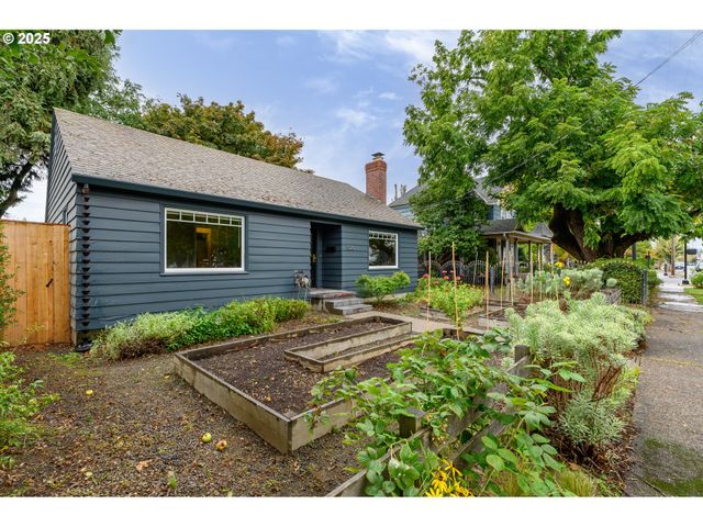 1020 Ne 5TH St, Mc Minnville, OR 97128