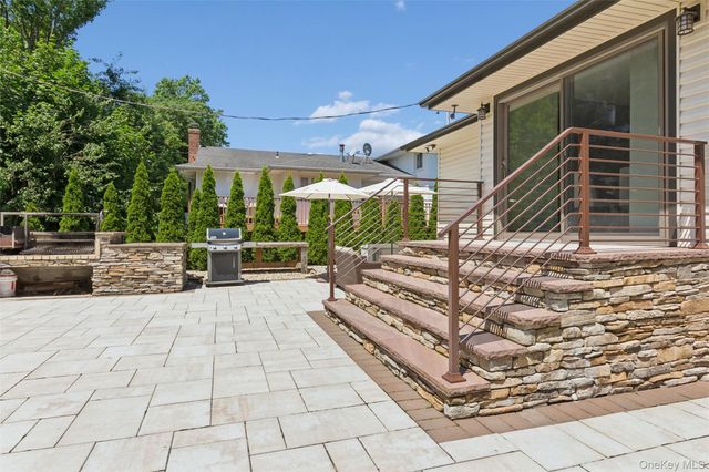 51 Dogwood Road, Searingtown, NY 11507