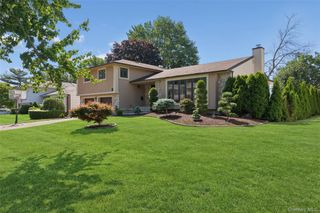 51 Dogwood Road, Searingtown, NY 11507