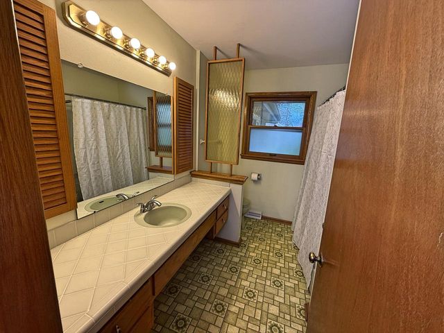 351 Hialeah DRIVE, Racine, WI 53402