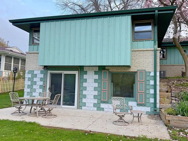 351 Hialeah DRIVE, Racine, WI 53402