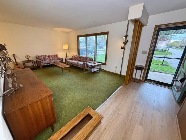 351 Hialeah DRIVE, Racine, WI 53402