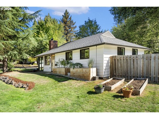 2140 Sw HUNTINGTON Ave, Portland, OR 97225