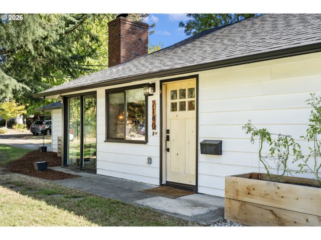 2140 Sw HUNTINGTON Ave, Portland, OR 97225