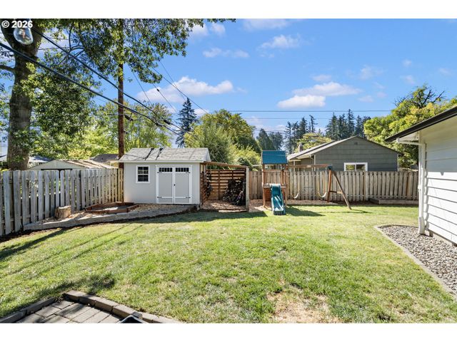 2140 Sw HUNTINGTON Ave, Portland, OR 97225