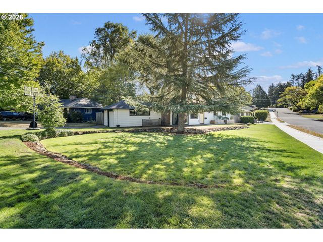 2140 Sw HUNTINGTON Ave, Portland, OR 97225