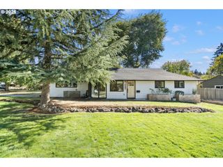 2140 Sw HUNTINGTON Ave, Portland, OR 97225
