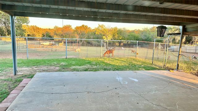801 High Street, Newcastle, TX 76372