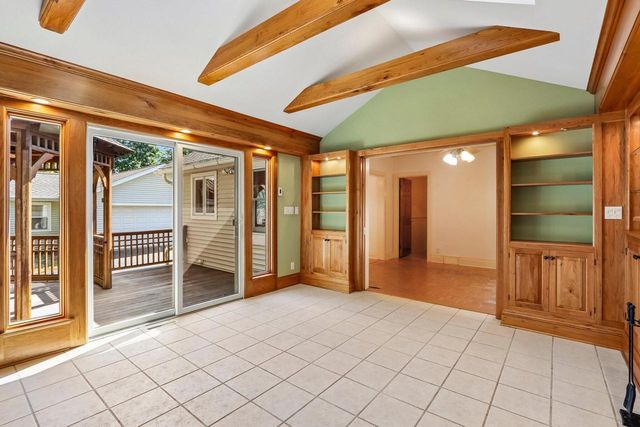 524 E Jefferson STREET, Oconomowoc, WI 53066